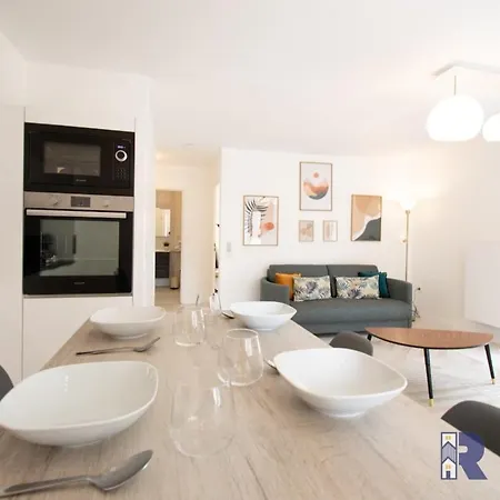 Le Pavillon Vercingetorix - Bright Flat With Terrace Apartment