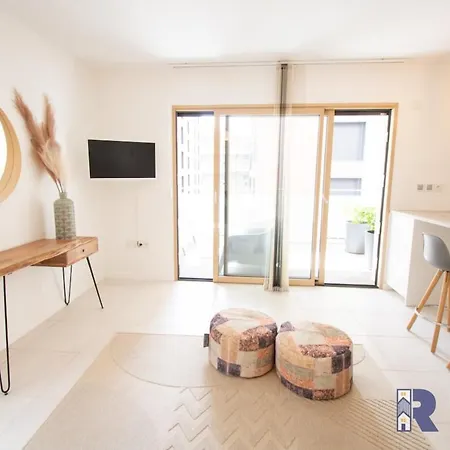 Le Pavillon Vercingetorix - Bright Flat With Terrace *