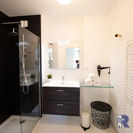 Le Pavillon Vercingetorix - Bright Flat With Terrace Apartment