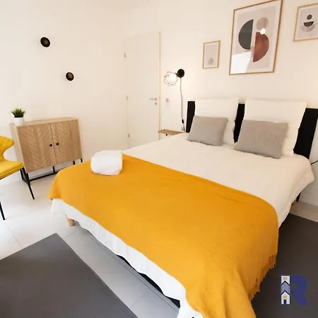 Le Pavillon Vercingetorix - Bright Flat With Terrace